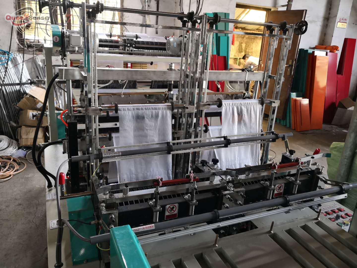 Automatic Cold Cutting T Shirt Bag Making Machine 